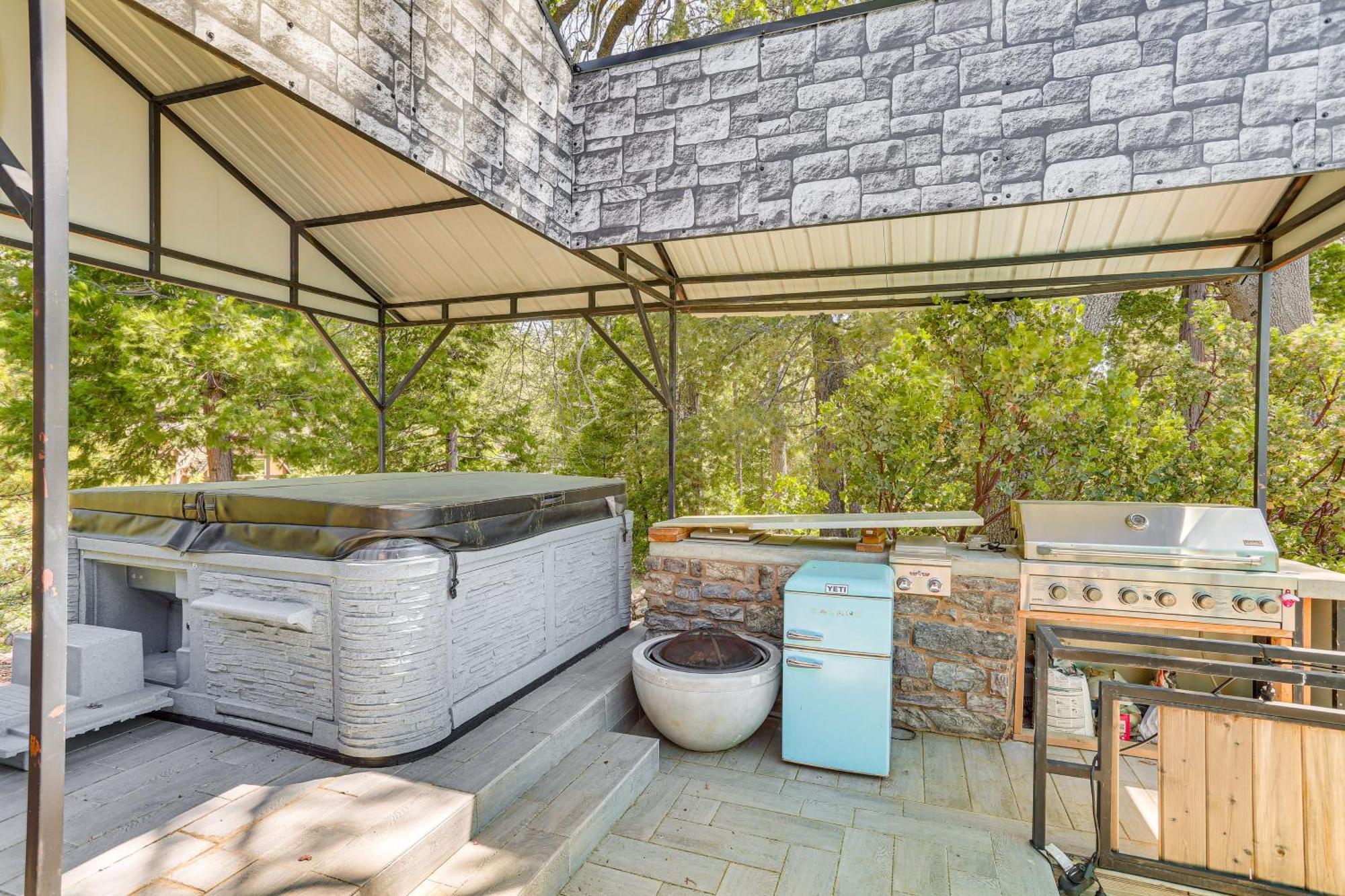 Lake Arrowhead Cabin With Hot Tub And Mountain Views! 외부 사진